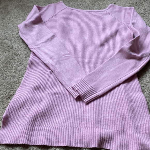 Cyrus pink /lavender cable knit sweater . Ribbed knit back.Size XS . - Picture 6 of 6